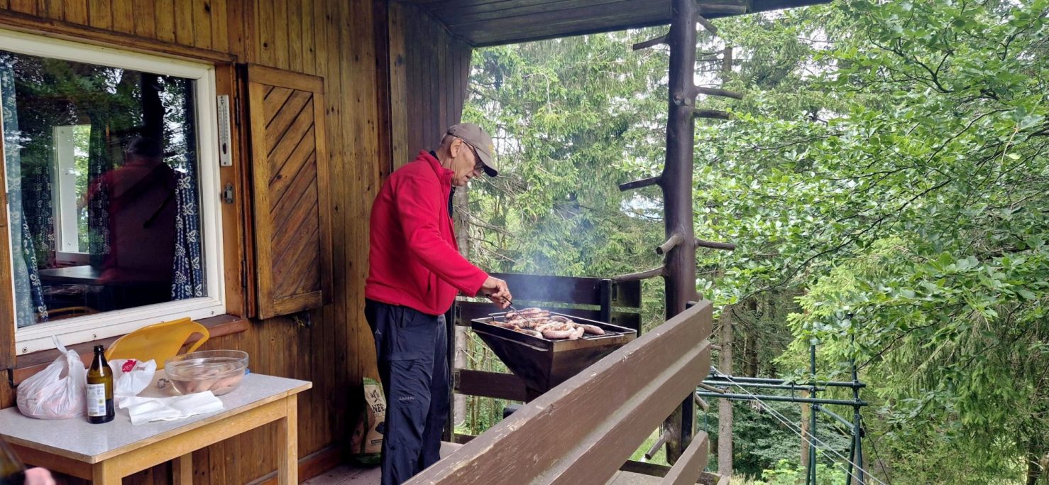 Uwe am Bratrost Sommertreff Ski-Oldies