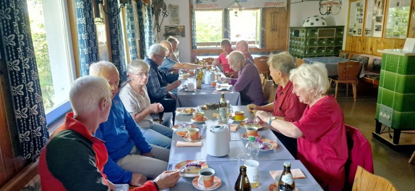 Es gibt Kaffee und Kuchen OldieTreff Sep2026