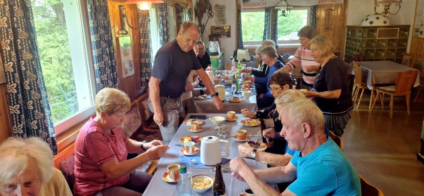 Kaffeetafel Sommertreff Ski-Oldies